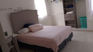 3 bedrooms, desk, iron/ironing board, WiFi - Casa con alberca privada en Conkal (Conkal)