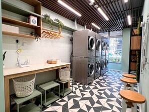 Interior - Moderno depa en San Isidro con balcón | Ubicación privilegiada (San Isidro)