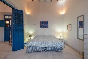 2 bedrooms, iron/ironing board, WiFi - Casa Luz: Cozy Retreat + Pool (Mérida)