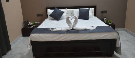 Double Room, Balcony, City View | Free WiFi