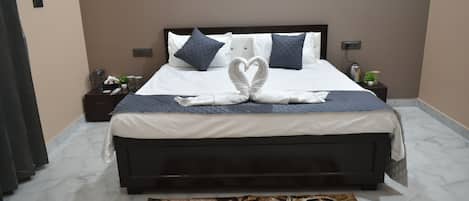 Double Room, Balcony, City View | Free WiFi
