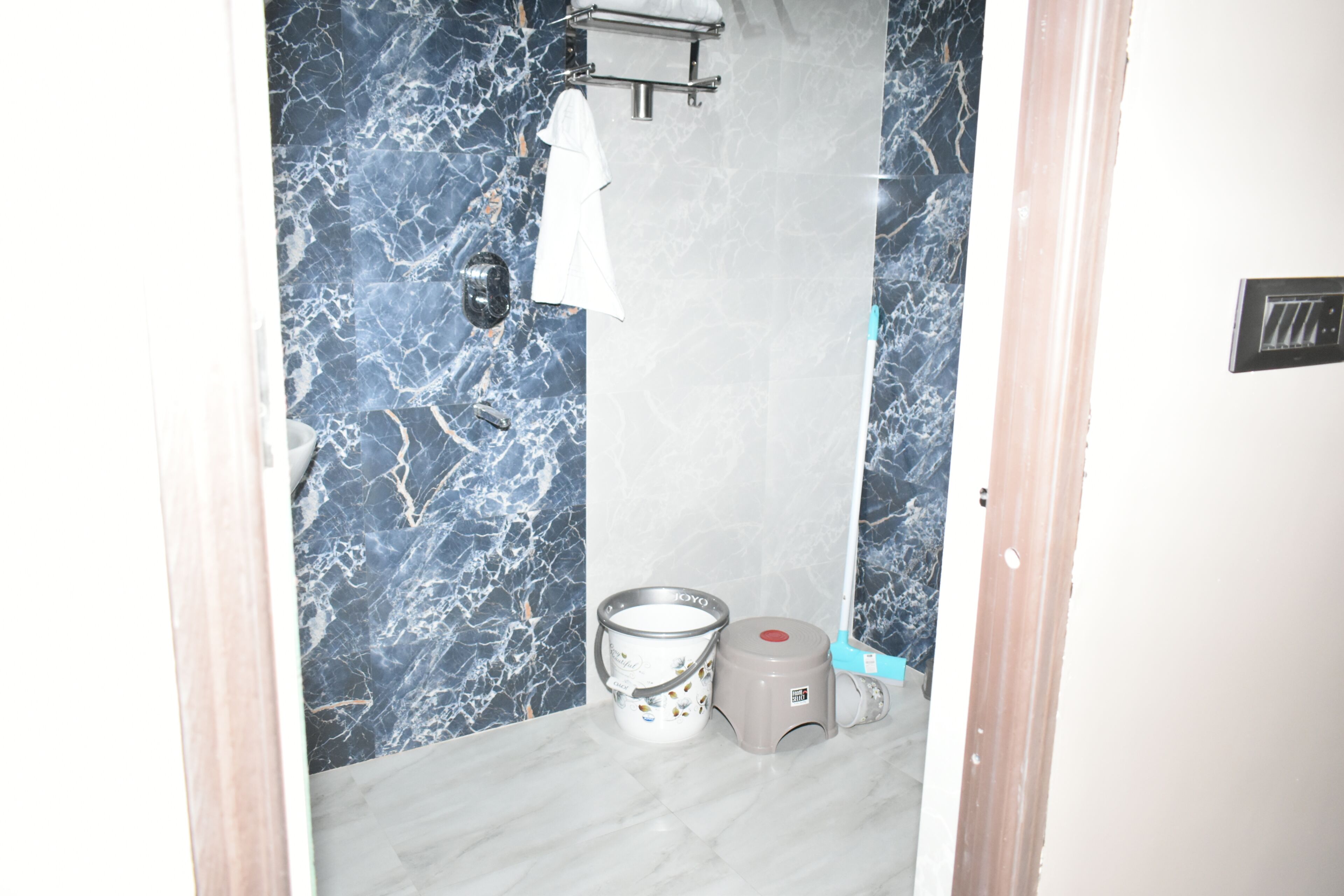 Doppelzimmer, Balkon, Stadtblick | Badezimmer