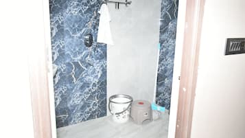Doppelzimmer, Balkon, Stadtblick | Badezimmer