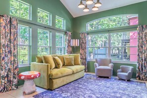 Living area - Disney Wonderland Home, Game Room + Hidden Mickey (Kissimmee)