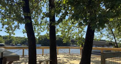 Charming Lakeview 3 Bedroom House with Boat Slip & Ramp. Clear Water Bay Marina