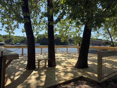 Charming Lakeview 3 Bedroom House with Boat Slip & Ramp. Clear Water Bay Marina