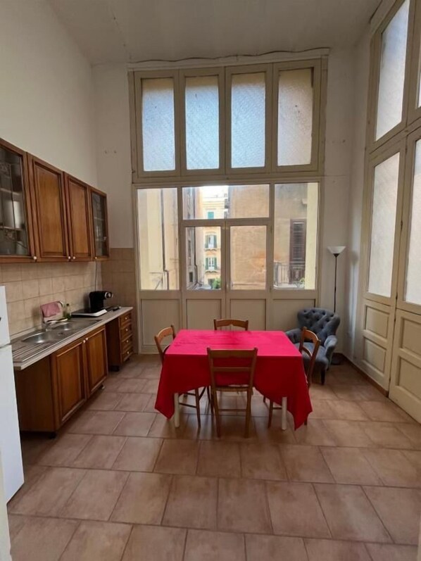 Dining - Nowhere Rooms (PALERMO)