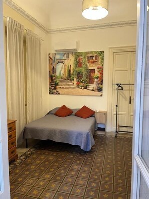 Iron/ironing board, free WiFi - Nowhere Rooms (PALERMO)