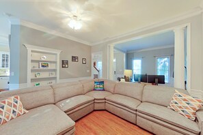 TV, fireplace - Delightful 4-bedrooms master rental in charming Evans (Evans)