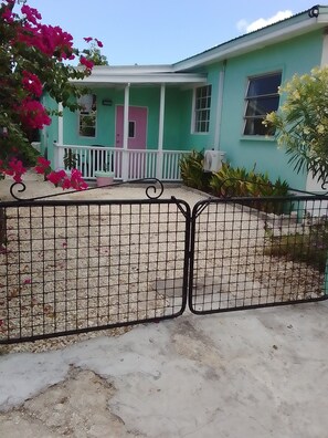 Property grounds - Cozy 1-bedroom apartment in brilliant Bridgetown with AC (Bridgetown)