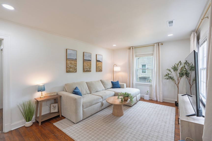 Murfreesboro Gem Near Square + Mtsu - Cozy Cottage - Murfreesboro, TN