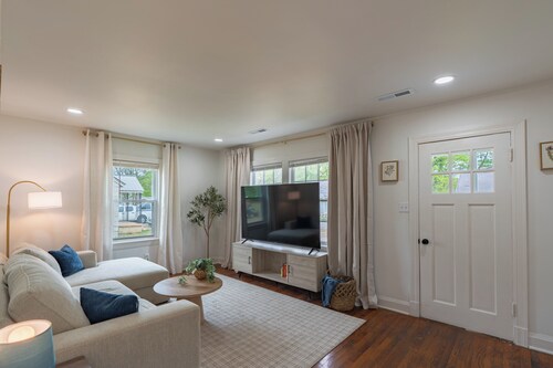 Murfreesboro Gem Near Square + MTSU - Cozy Cottage