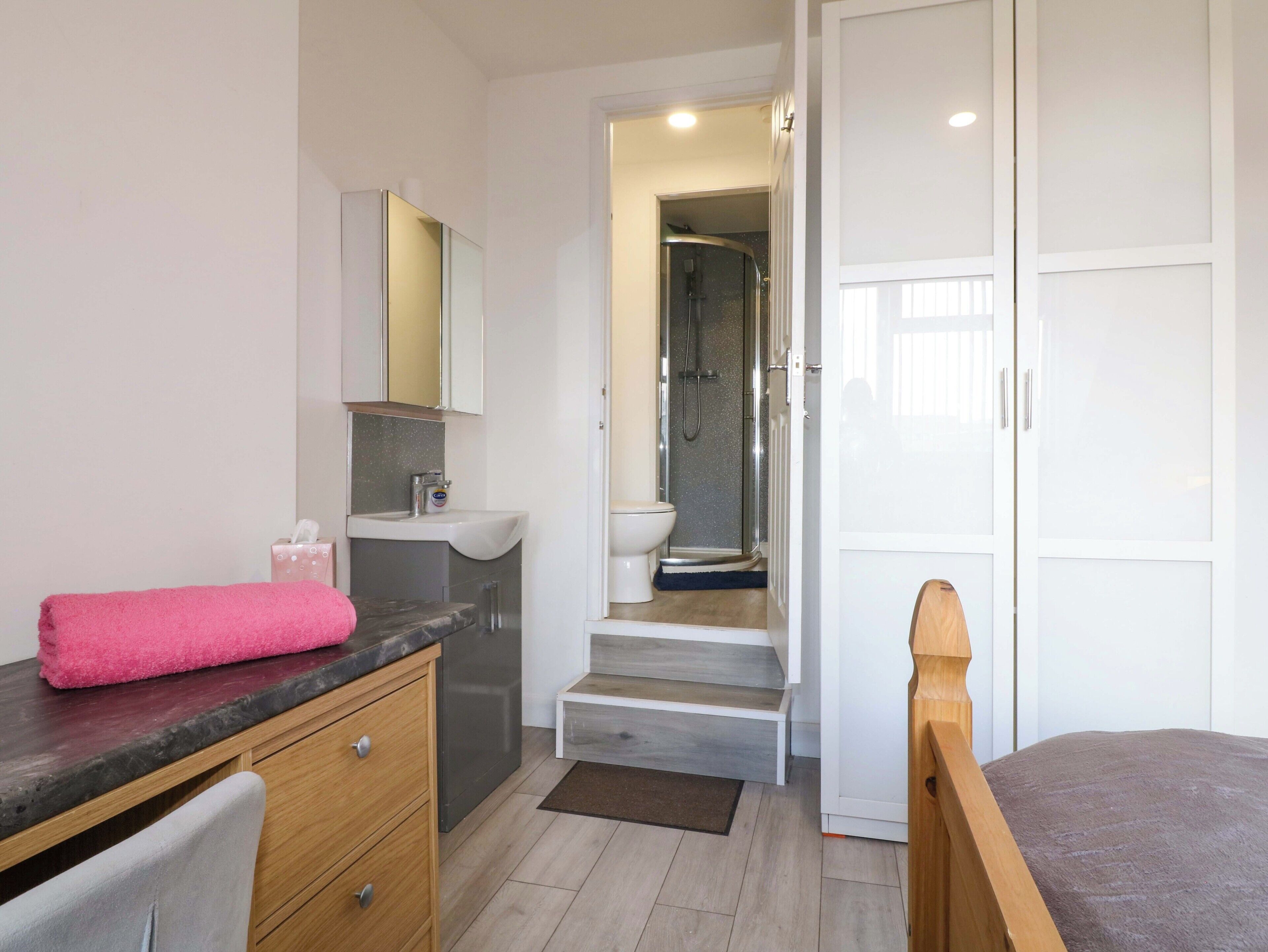 3 bedrooms, individually decorated, individually furnished, free WiFi
