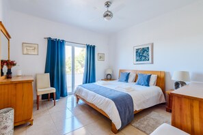 3 Schlafzimmer, Babybetten, Bettwäsche