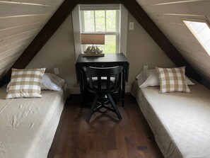 Room - Forest Cottage with 2-3 bedrooms & AC in DuBois (DuBois)