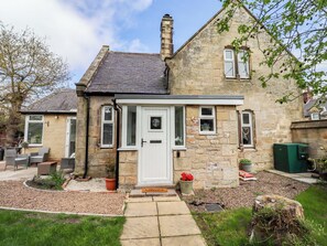 Exterior detail - The Lodge (Alnwick)