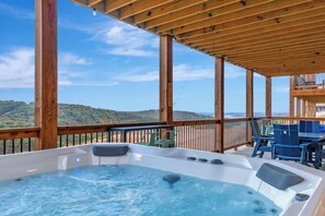 Outdoor spa tub - SDC | Lake View | Pools·Hot Tub | Game&Theater Rm (MARVEL CAV PK)