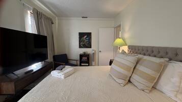 2 habitaciones, tabla de planchar con plancha, cuna de viaje y wifi