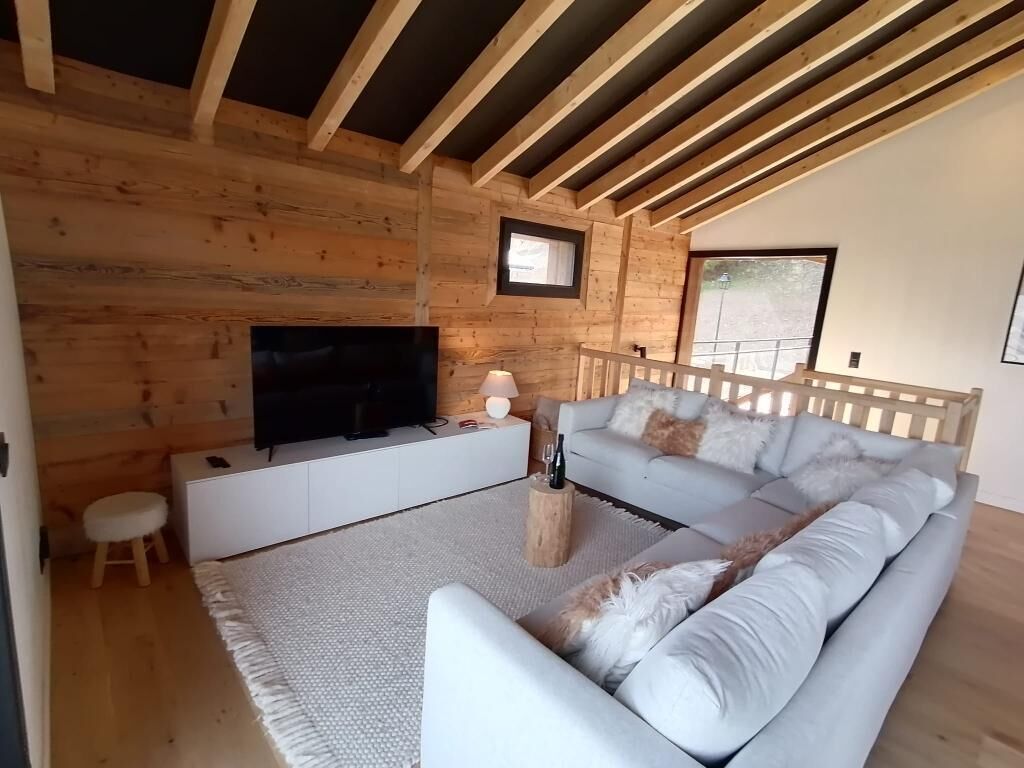 Chalet, 100m From Ski Slopes, Ground Floor, Terrace, Fireplace Or Stove, Tv, 151m², Montalbert - Rue du Télémétro