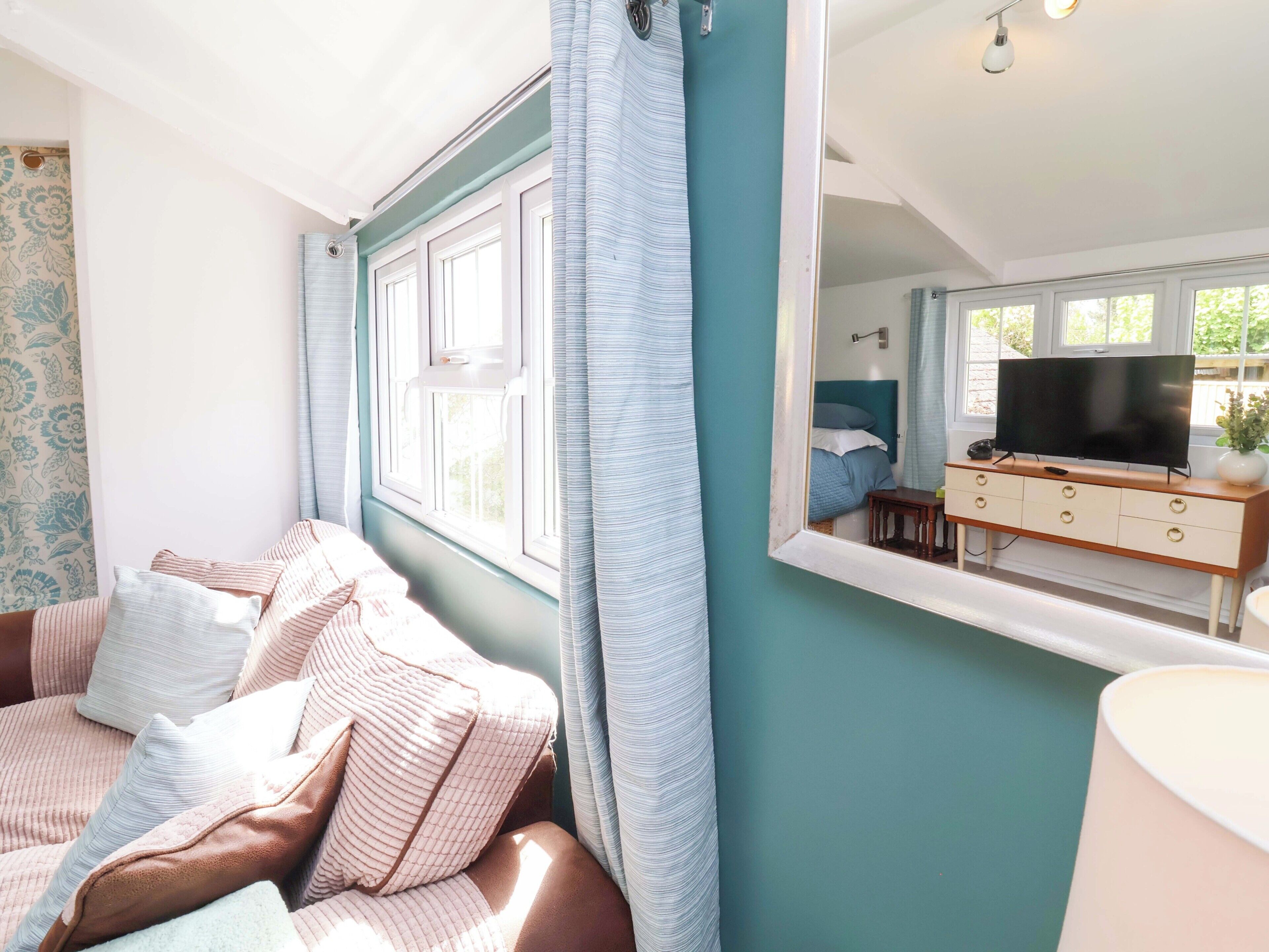 1 bedroom, individually decorated, individually furnished, free WiFi