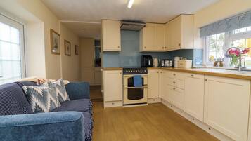 Dishwasher, cookware/dishes/utensils
