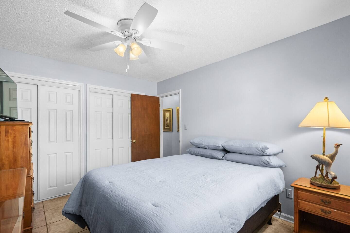 WiFi, bed sheets