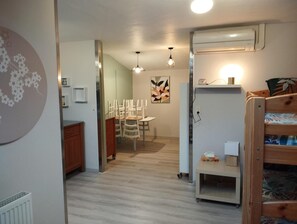 Room - Apartment 'Gîte Du Meunier' with Shared Garden, Wi-Fi and Air Conditioning (Thonnance-lès-Joinville)