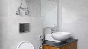 Shower, free toiletries, hair dryer, towels
