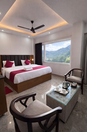 Superior Double Room, Mountain View. RNR Retreat Serenity By The Ganges