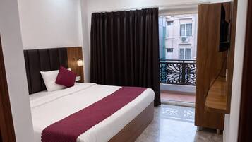 In-room safe, desk, laptop workspace, blackout curtains