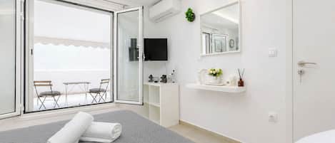 1 bedroom, iron/ironing board, internet, bed sheets
