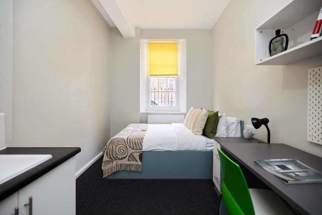 6 bedrooms, WiFi, bed sheets