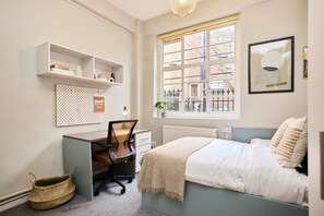 6 bedrooms, WiFi, bed sheets - Westminster Cluster – 6 Rooms with Kitchen & 3 Baths, Near Big Ben, for Groups (London)