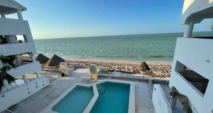 Beachfront in Chicxulub| Direct access + balcony + 3 parking spaces (6 pax)