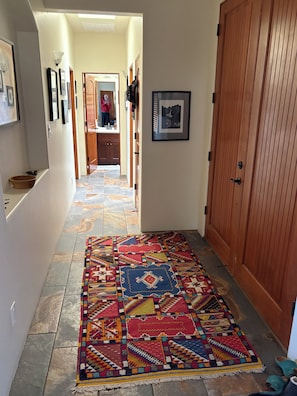 Interior - Peaceful Santa Fe private residence. Only 15 minutes to square (Santa Fe)