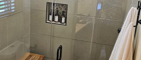 Shower, jetted tub, hair dryer, towels