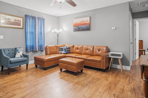 The Wanderers Nest I Cozy 2BR I 15m to RRG I Wi-Fi