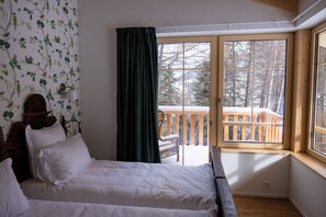 5 bedrooms, iron/ironing board, WiFi, bed sheets - La Tzoumaz Lodge, 4 Vallées luxury chalet, daily housekeeping, sleeps 10 to 12 (Riddes)