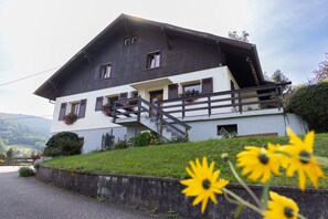 Exterior - Holiday Home “Au Petit Chamois” with Mountain View, Private Garden & Wi-Fi (Breitenbach-Haut-Rhin)
