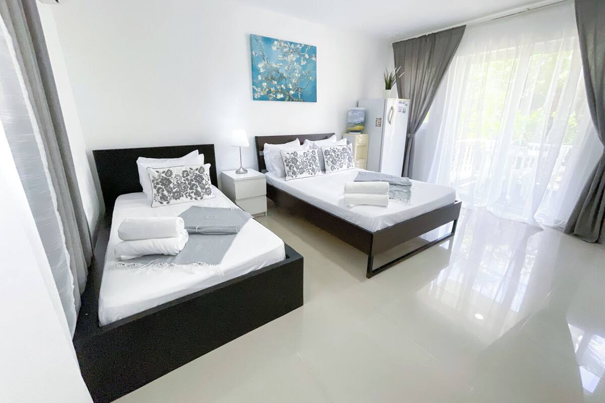 Deluxe Studio Suite, Air conditioning, Pool View