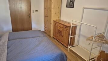 4 bedrooms, free WiFi, bed sheets