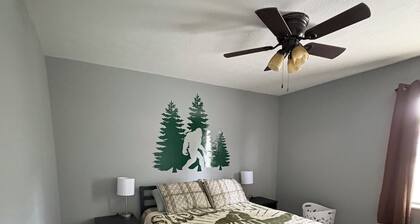 Hide & Seek Lodge I Cozy 2BR I 15m to RRG I Wi-Fi
