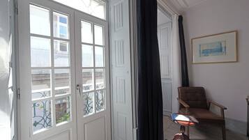 Comfort Suite, Balcony, City View | Interior