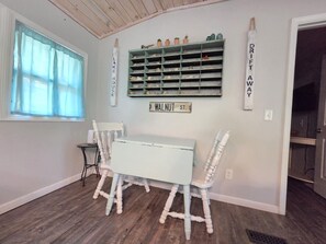 Interior - Drift Away- 2-bedroom Lakefront house with Easy walk to Lake (Garfield)