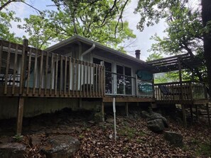 Exterior - Drift Away- 2-bedroom Lakefront house with Easy walk to Lake (Garfield)