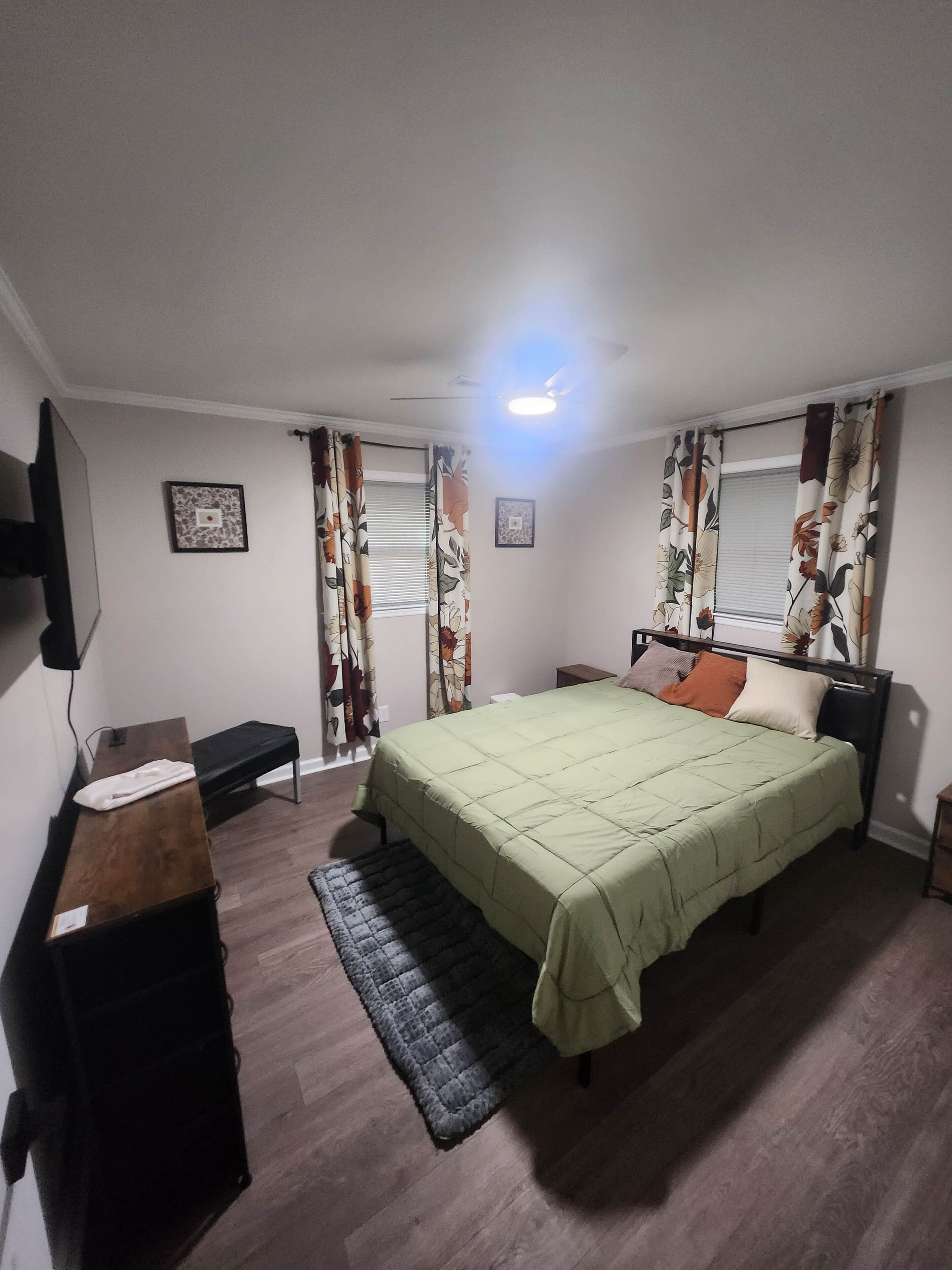 Iron/ironing board, WiFi, bed sheets
