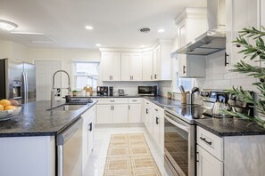 Fridge, microwave, oven, stovetop - Serene 3BR Retreat, walk to URMC, RIT & Golisano (Rochester)