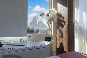 Junior Room, Patio, Mountain View | Bilik Mandi