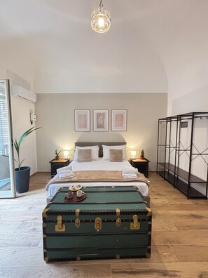1 bedroom, in-room safe, desk, iron/ironing board - Dimidiuim suites apartment a stone's throw from the center of Palermo. (Palermo)