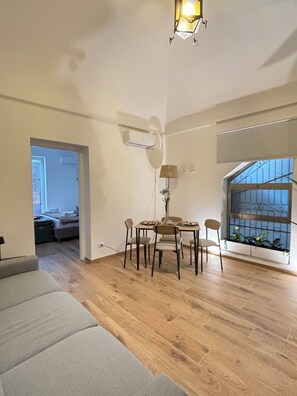 TV - Dimidiuim suites apartment a stone's throw from the center of Palermo. (Palermo)